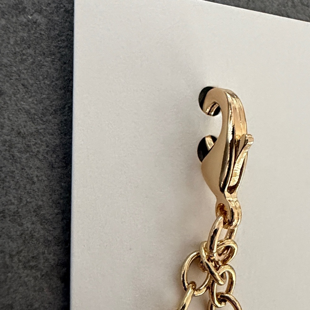 Chanel Beauty Charm - Picture 3 of 4